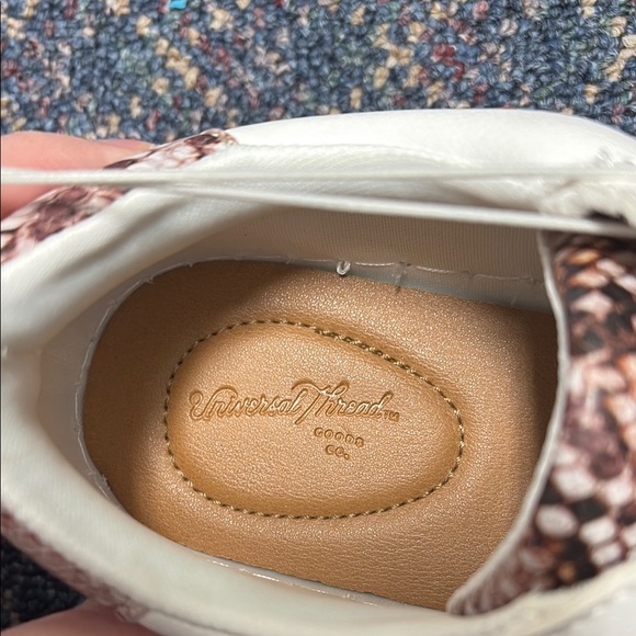 NWT Universal Thread White and Orange Sneakers with Fashionable Accents size 5 - Picture 12 of 16